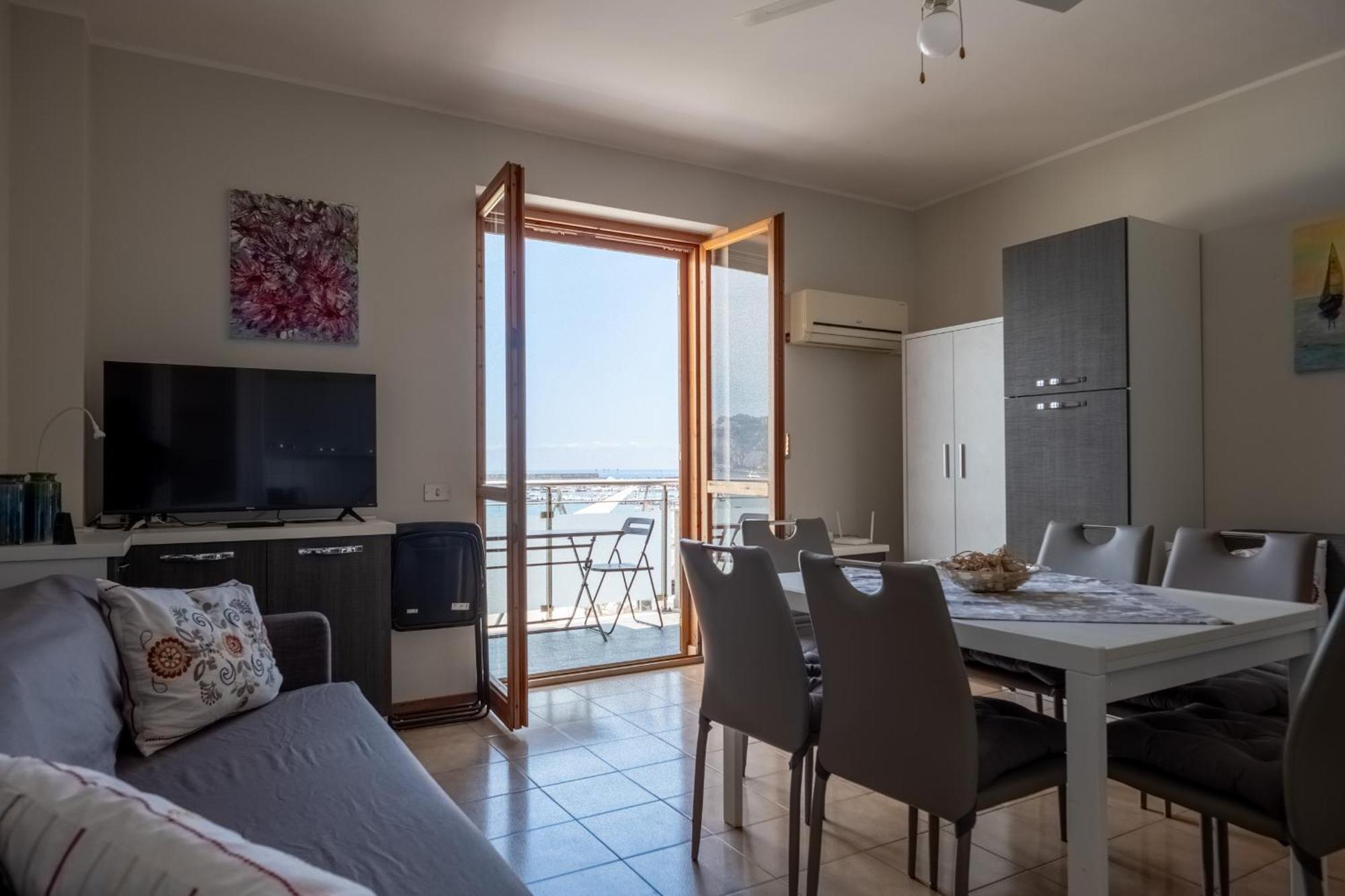Apple House Apartment Giardini Naxos Exterior photo